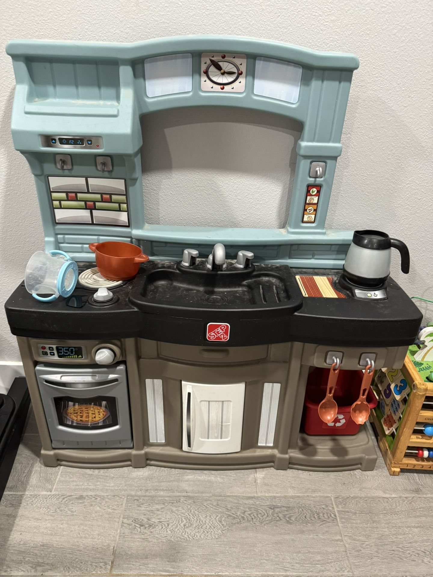 Step 2 Play Kitchen With Lots Of Play Food