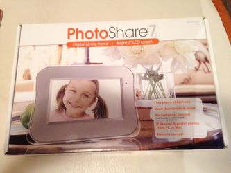 Digital photo frame