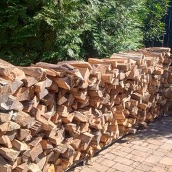 Seasoned Firewood.  Red Oak And White Oak Mix ..Stacked And Delivered 