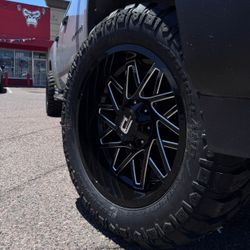 20x10 Wheels And Tires 33/1250/20