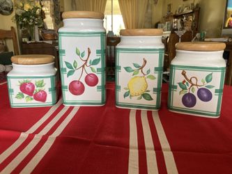 Set of 4 kitchen canisters