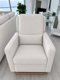 Modern Reclining Swivel Chair – Excellent Condition