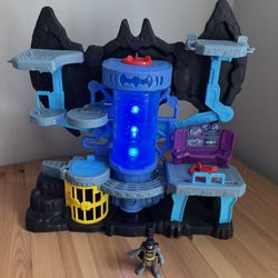 Fisher Price DC Super Friends Imaginext Bat-Tech Batcave Playset Light Up Sounds