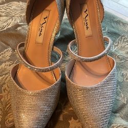 Women’s shoes size 8.5
