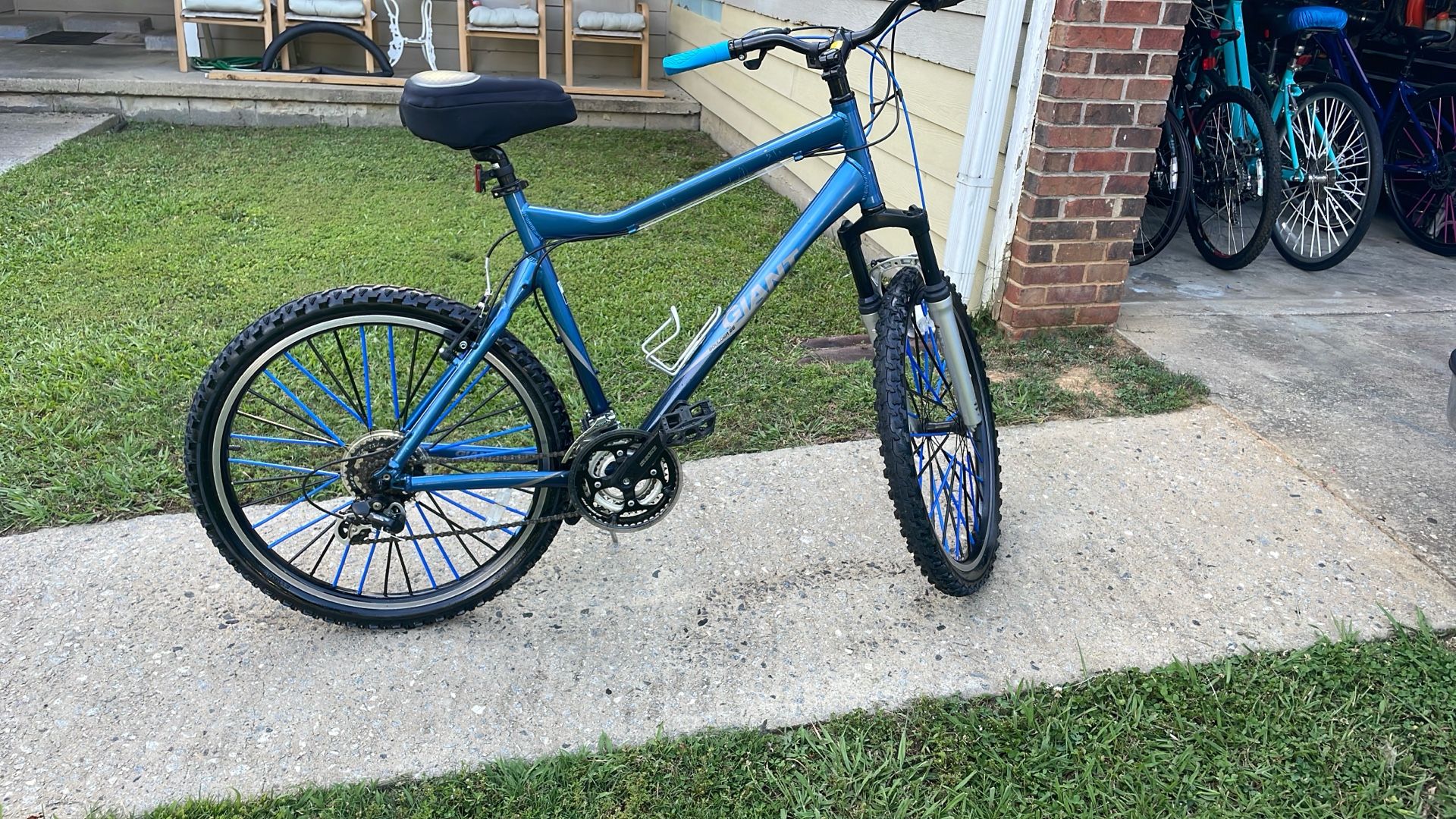26in Giant Boulder SE Mtn Bike