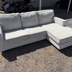 Free Delivery!!! 🚚 Beautiful Gray/Off White Sectional Sofa!