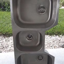 46 × 20 Brand new   under   Mount 3 campartments STAINLESS STEEL custom deep  sink. $ 350