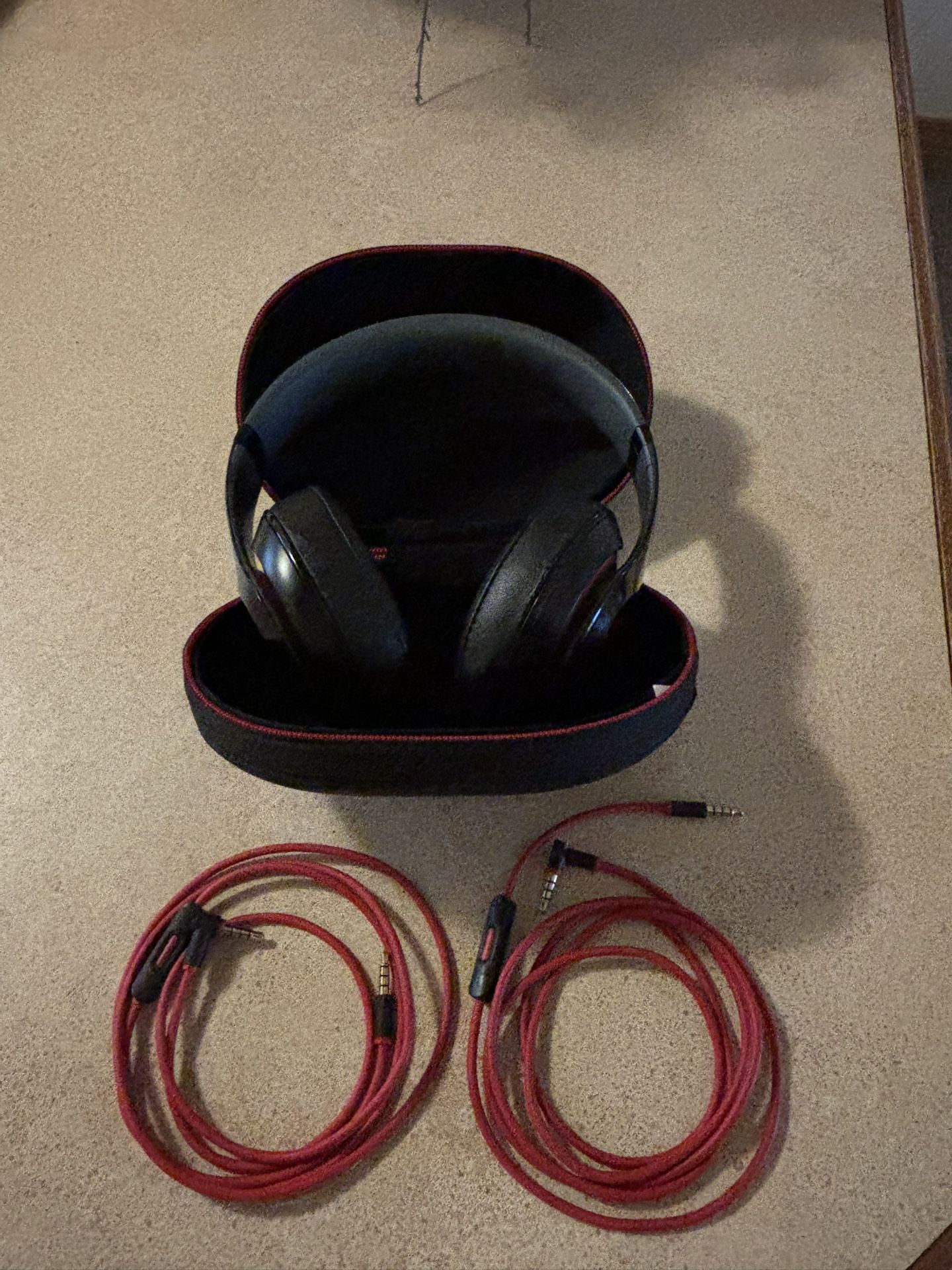 Beats By Dre - Studio’s Black N Red 