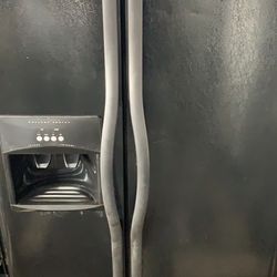 Black Frigidaire Side By Side Refrigerator 