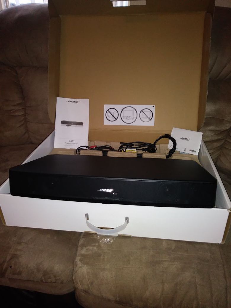 Bose solo tv sound system good sound end good condition