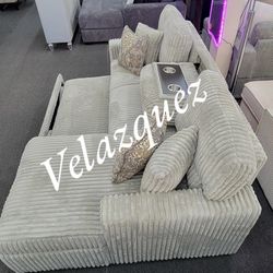 ✅️✅️4-Piece Sectional Set✅️✅️✅️
One-Arm Loveseat x 2 + Corner Wedge + Armless Chair + Console W/USB & Cup Holders✅️✅️✅️