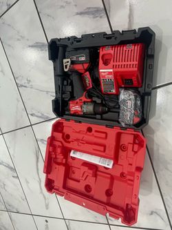 hop Milwaukee M18 FUEL 18V Lithium-Ion Brushless Cordless 1/2 in. Hammer Drill Driver Kit with Two 5.0 Ah Batteries and Hard Case Questions & Answers 