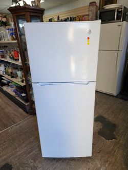 GE Refrigerator 59x24x25 