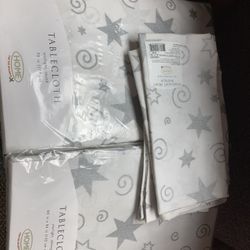 Silver Star Tablecloth W/napkins 