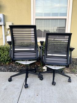 Steelcase think V2 office chair /gray