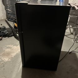 Dorm Room Refrigerator 