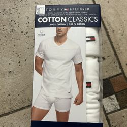 NWT Tommy Hilfiger men’s V-neck cotton classic tshirt 3 pack size L
