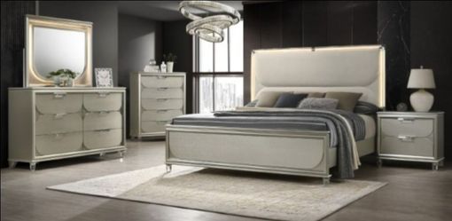 Brand New Silver 4pc Queen Bedroom Set (Available in Eastern King)