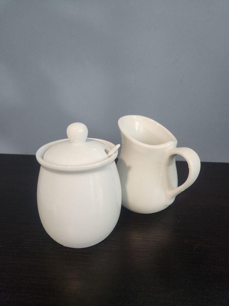 White Ceramic Sugar & Creamer Set – Classic Style ☕