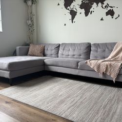 🛋️ Sofá seccional gris con chaise – ¡Excelente estado!