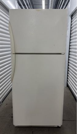 Top Freezer Refrigerator Bisque/Almond