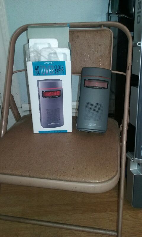 Am fm tower clock radio