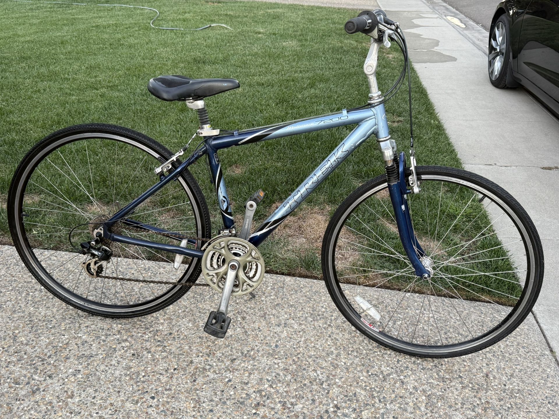 Trek Multitrack 7200 Hybrid Bike 17.5" Medium Triple Grip Shimano