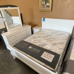 6-Piece White Sleigh Queen Bedroom Set 