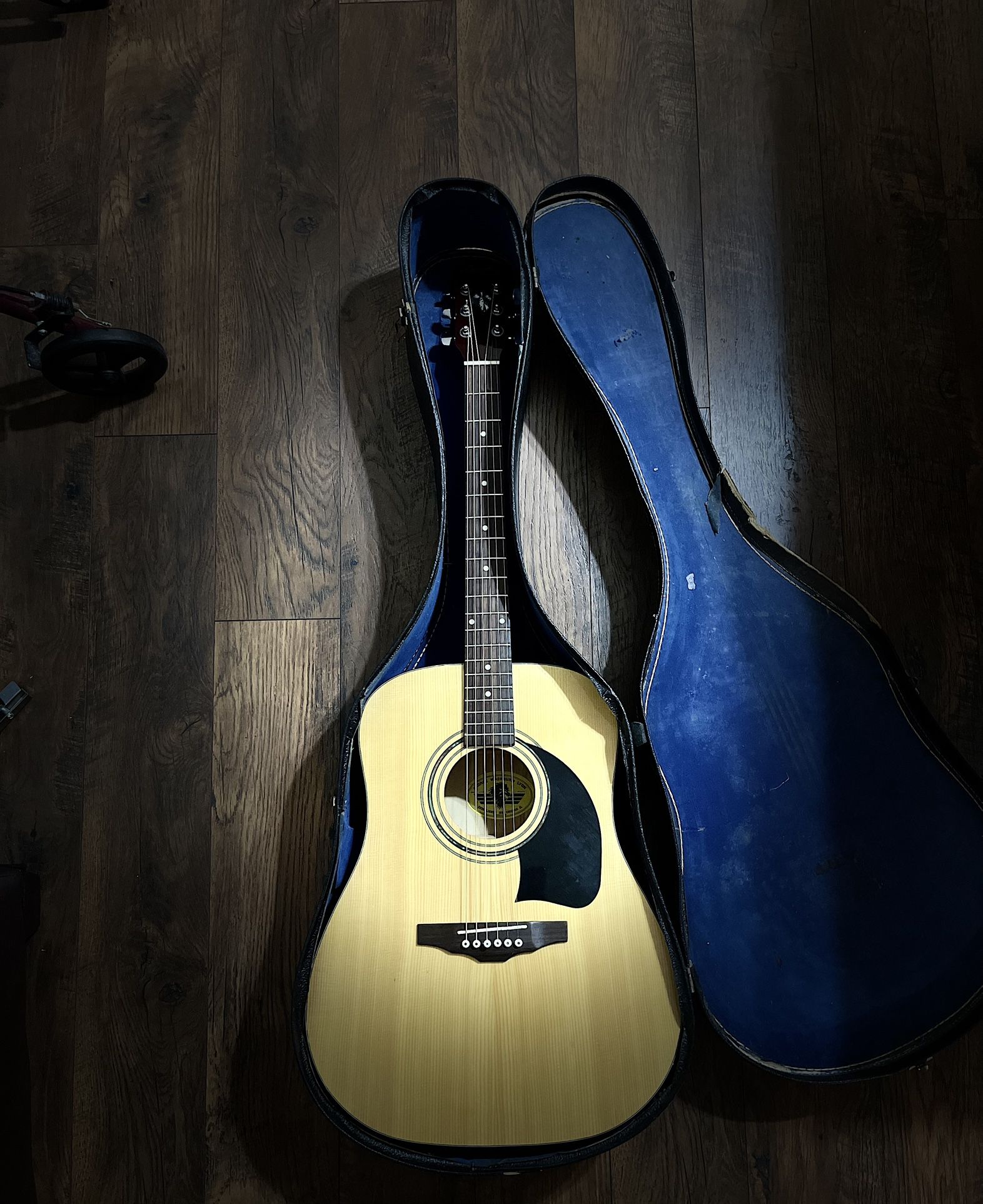 Lyon’s Acoustic Guitar