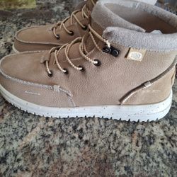 Boots Hey Dude Size 10 Mens