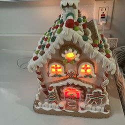 Kurt Adler 10.5-Inch Gingerbread House with C7 Bulb