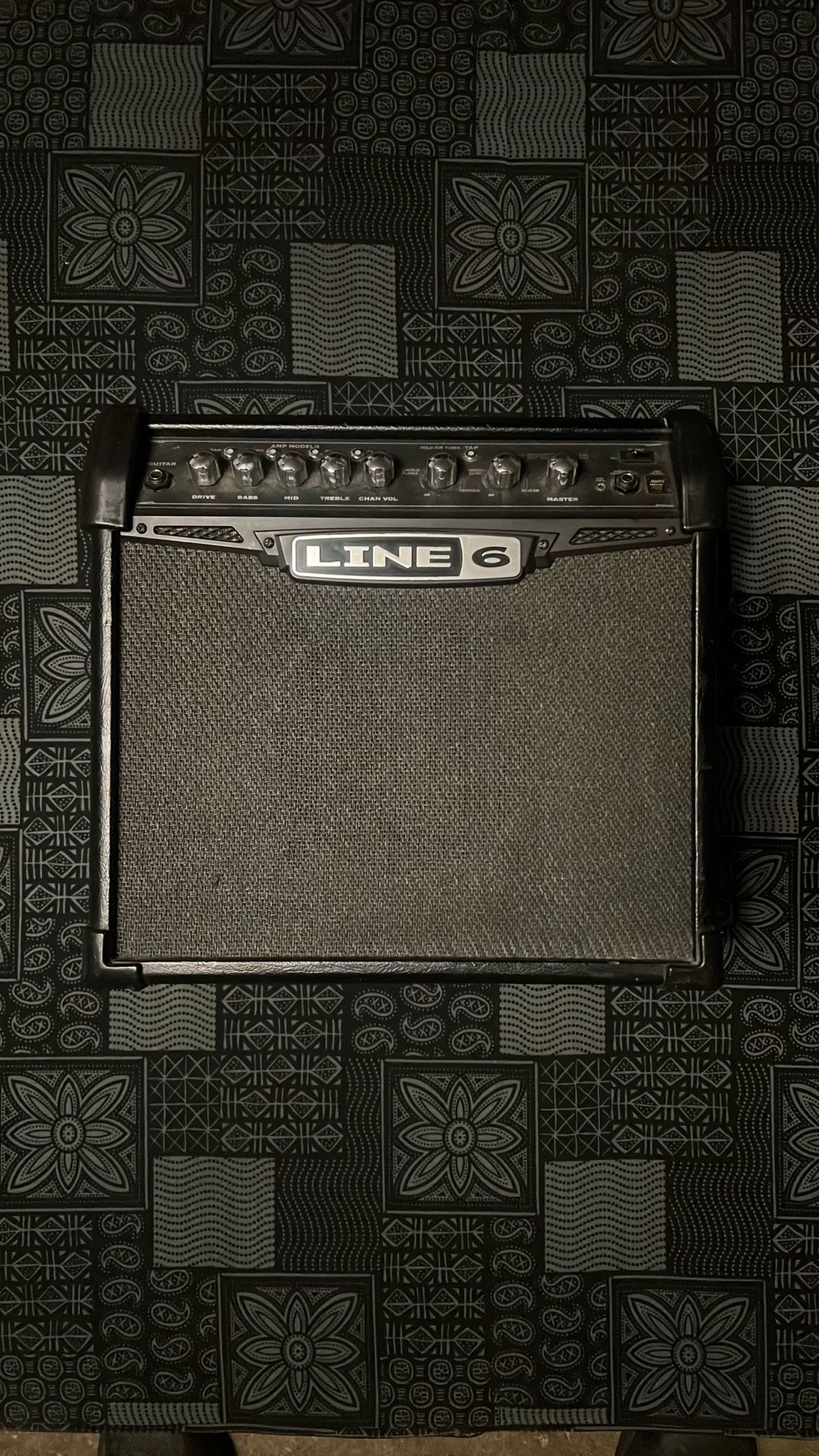 Line 6 Spider IV 15 - Modeling 15W 1x8" Guitar Combo Amp