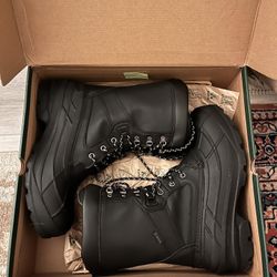 BOOTS SIZE 11.5