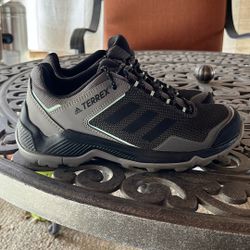Women’s Adidas Traxion Hiking Shoes Size 6.5