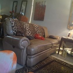 ELECTRIC LEATHER RECLINER 