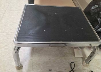 MEDICAL NON-SKID RUBBER FOOTSTOOL