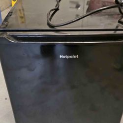 Hotpoint mini fridge 