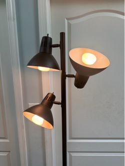 Howin HBT60303F 3-Light Bronze Floor Lamp + Philips Bulb
