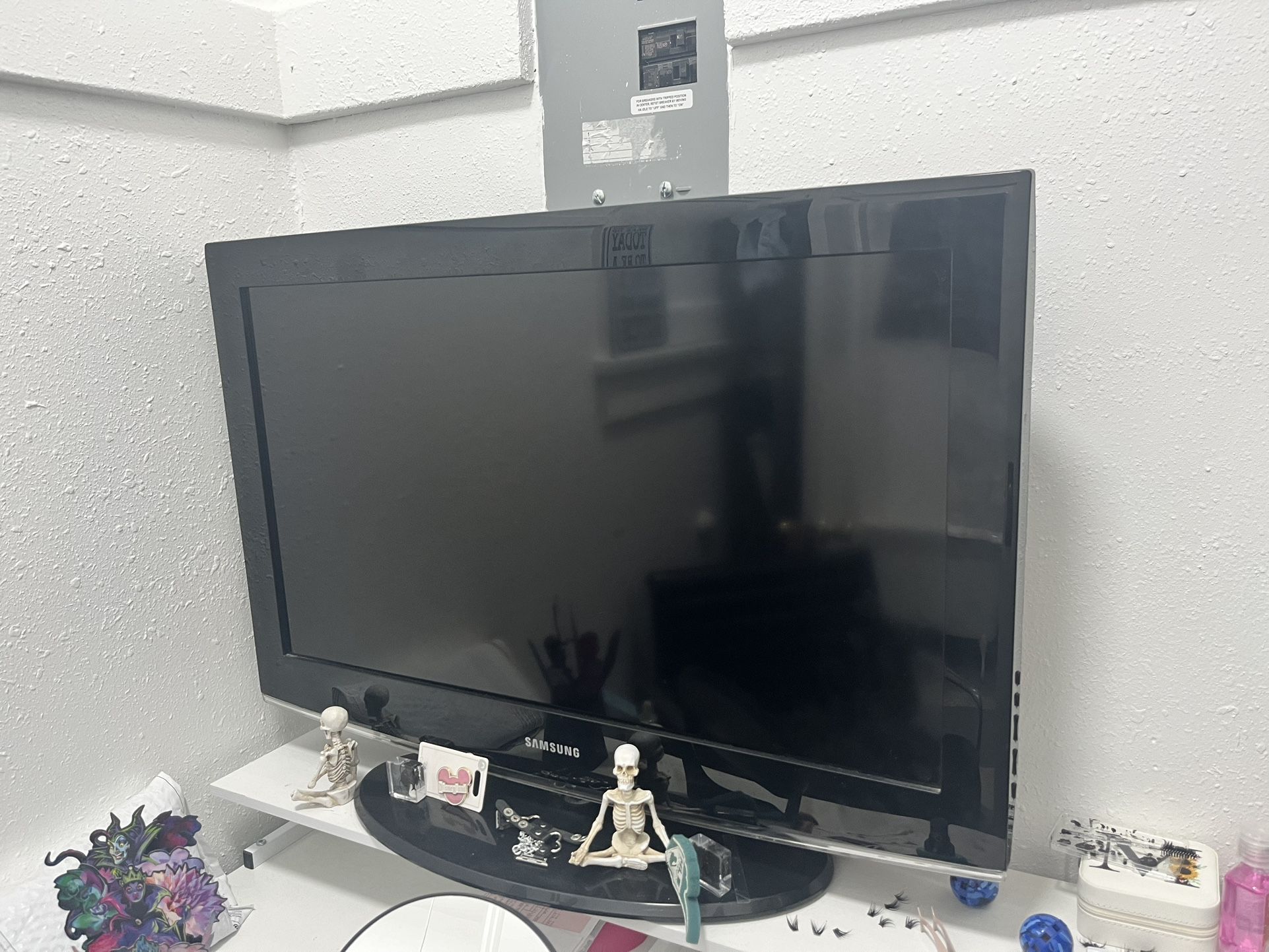 32 Inch Tv Works-Need Gone