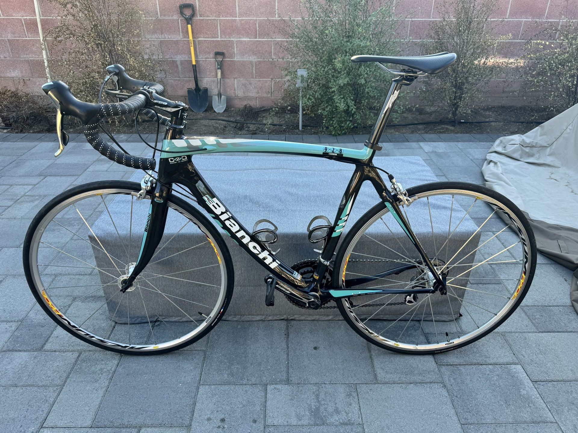 Bianchi Carbon 928 Road Bike (size 56)