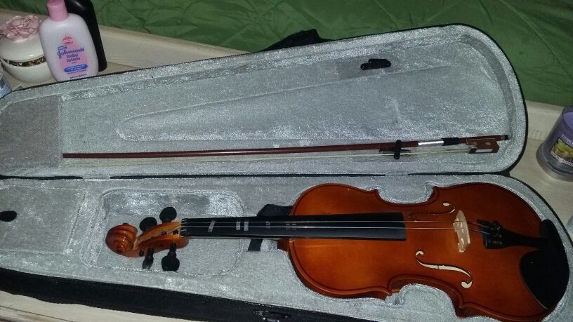 Violin with case and bow (4\4 starter)