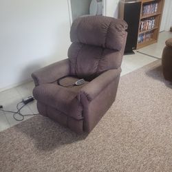 LAZY BOY ELECT RECLINER Price Reduced