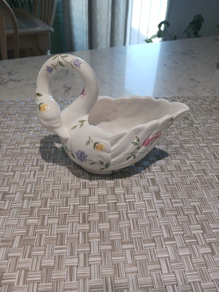 "Johnson Brothers" Swan Cream Pitcher