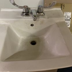 Comercial Sink With Faucet 