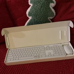 Microsoft Bluetooth Desktop White Keyboard With Mouse
