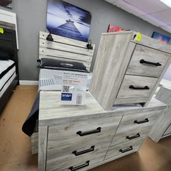 3 Pc QUEEN Bedroom Set With Lamps And USB Chargers