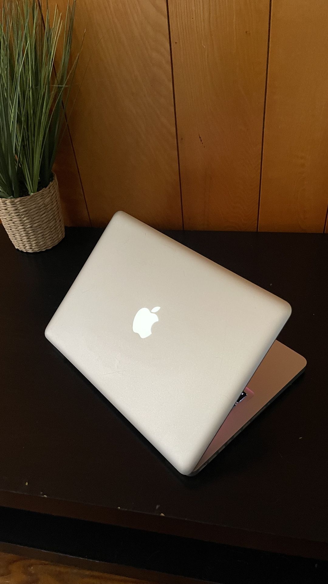 Apple MacBook Pro 13” I5/8GB/256GB SSD $140
