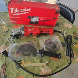 🔥$80 FIRM PRICE🔥 Milwaukee 11 Amp Corded 4-1/2 in. Small Angle Grinder with Paddle Switch