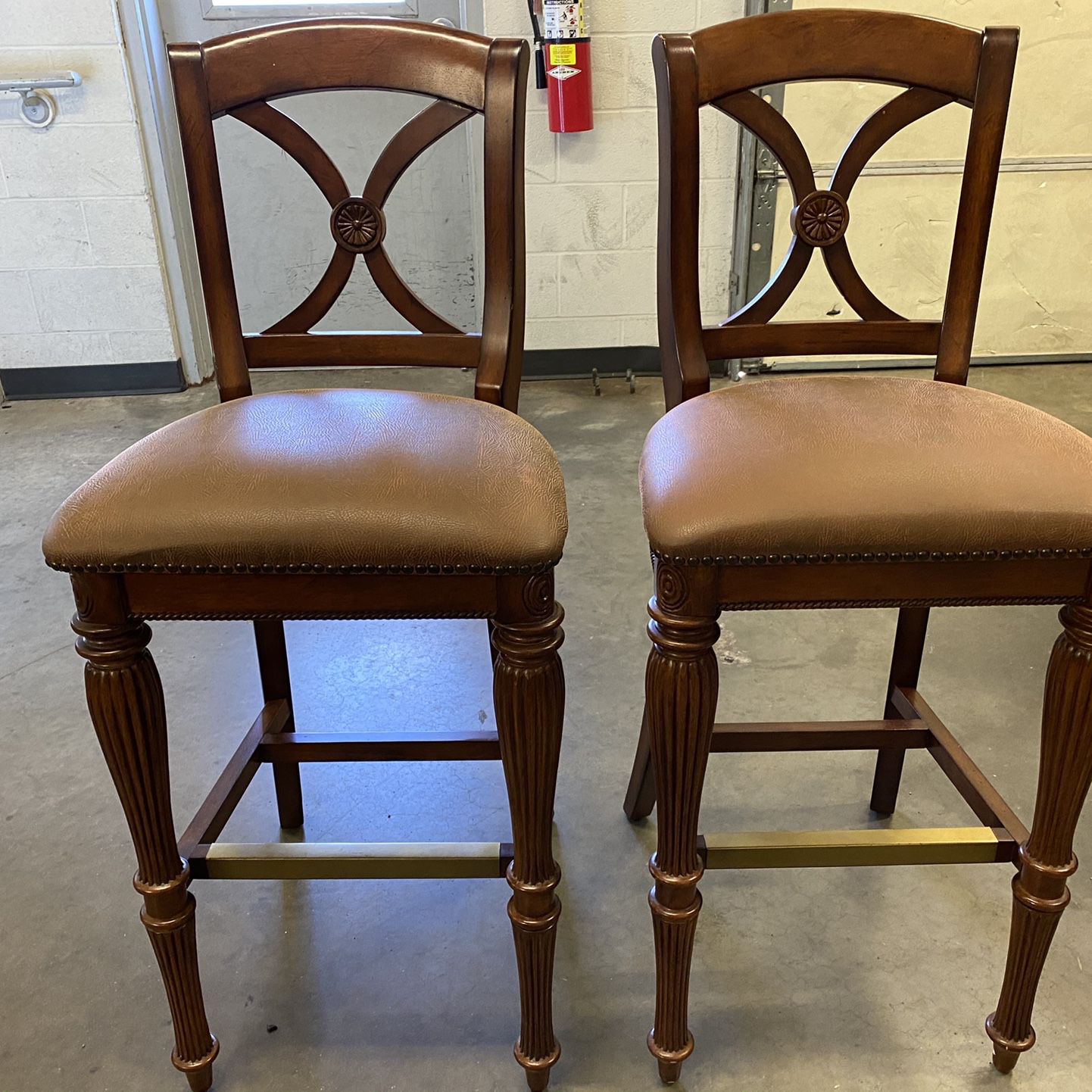 Pub Table 2 Chairs Immaculate Shape
