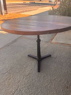 Dovetail Furniture 40" Round Adjustable height rotating dining table , game table , or bar table w/cast iron base